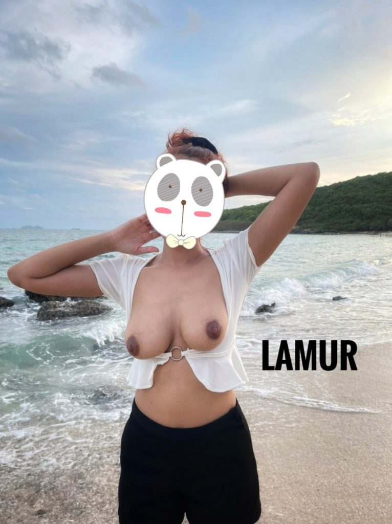 ภาพโป๊สาวโชว์นม