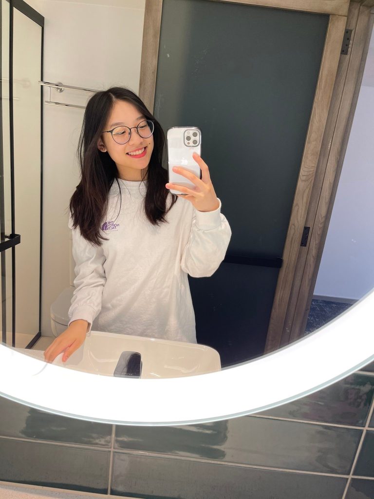 รูปโป๊ น้องเปอรี่ สาวแว่นน่ารักหีเนียนๆน่าเลียมาก